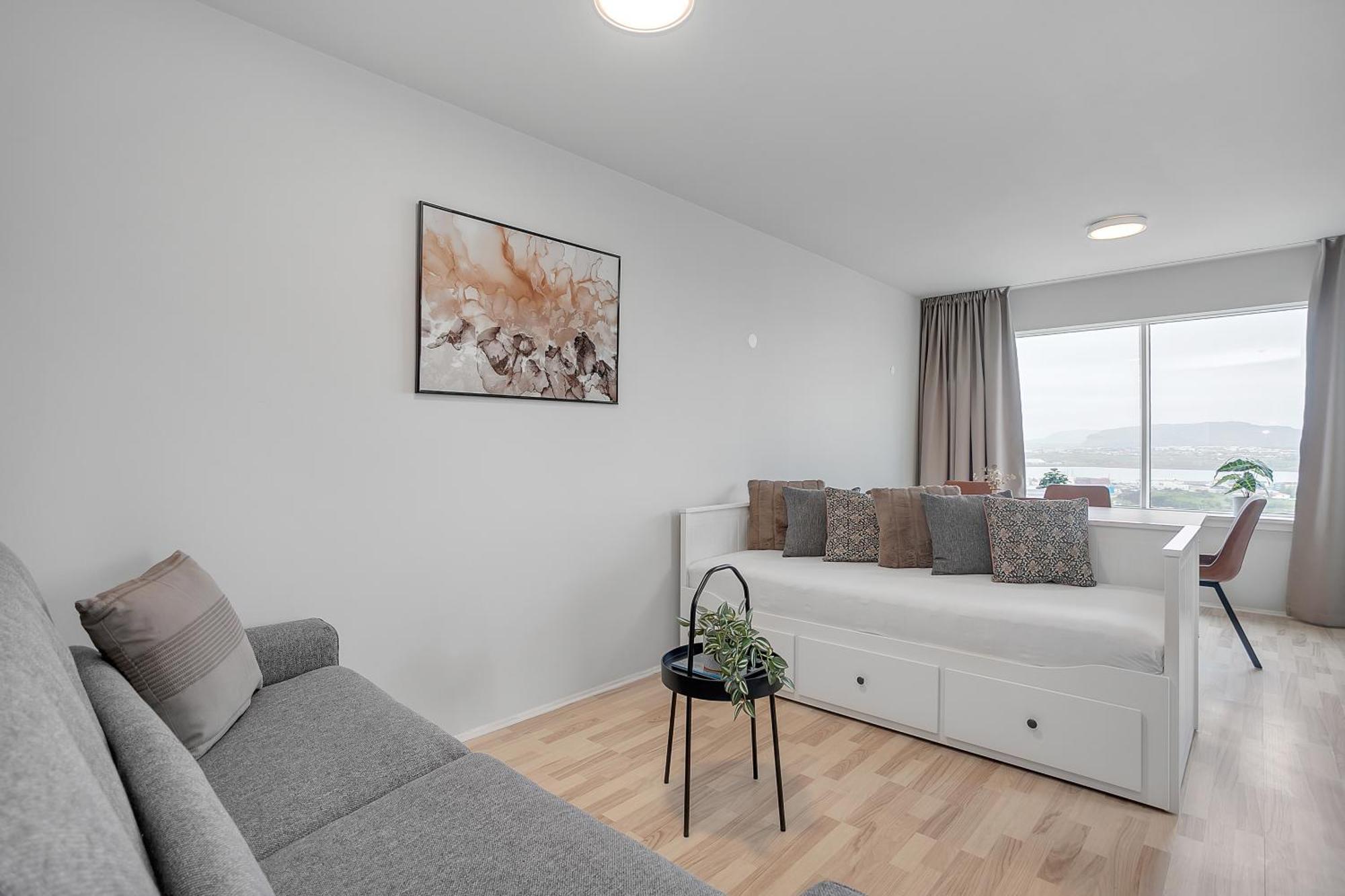 Charming - Stunning Panorama View Apartment